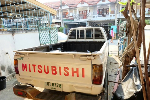 ขายคับ   MITSUBISHI  L200   ปี1993  ไม่เวอร์  เครื่องดี ช่วงล่างดี  เเชสซีสวย    087-6835269   เล่มพร้อม