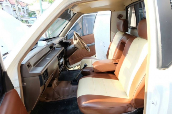 ขายคับ   MITSUBISHI  L200   ปี1993  ไม่เวอร์  เครื่องดี ช่วงล่างดี  เเชสซีสวย    087-6835269   เล่มพร้อม