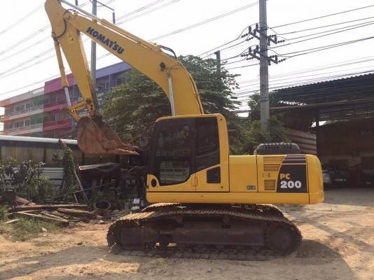 KOMATSU PC200-8 (เจ้าของขายเอง) รถปี 11 5,XXX ชั่วโมง เอกสารใบแจ้งจำหน่าย (ประกันศูนย์ยังมีอยู่ ถ่ายน้ำมันเครื่องกรองน้ำมันไฮโดลิคกองฟรีอีกนาน) รถออกป้ายแดง ตัวญี่ปุ่น สีเดิม รถสวยมาก  สนใจด่วน 089-0854790