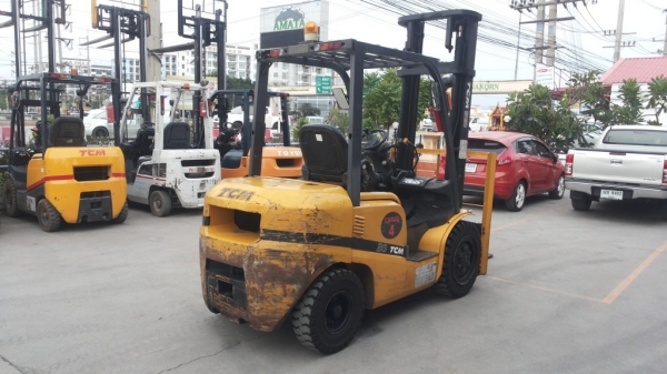 ขายรถ tcm ขนาด3  ตัน รุ่นt3k ดีเซล ชั่วโมงการทำงาน4พันกว่าเครื่องดีราคาพิเศษ