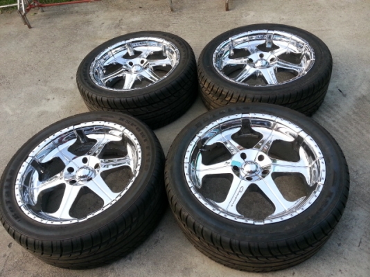 แม็ก 22" พร้อมยาง 305-40-22" 5รู  18500บาท