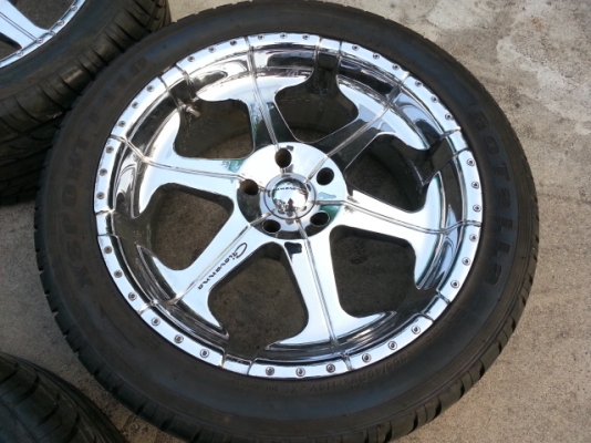 แม็ก 22" พร้อมยาง 305-40-22" 5รู  18500บาท