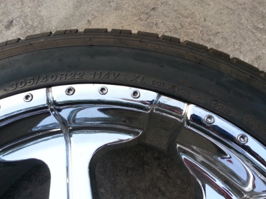 แม็ก 22" พร้อมยาง 305-40-22" 5รู  18500บาท