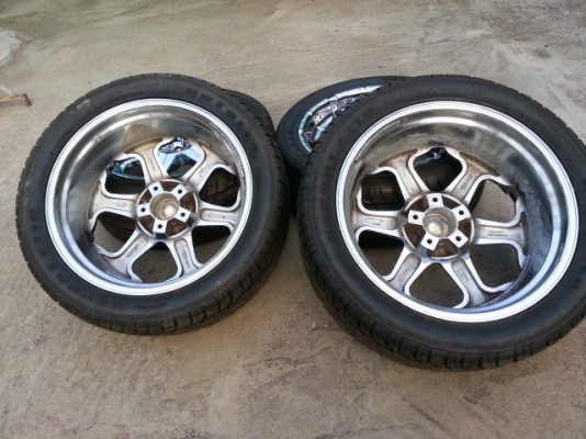 แม็ก 22" พร้อมยาง 305-40-22" 5รู  18500บาท