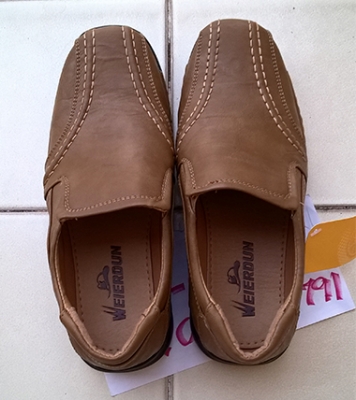 WEIERDUN รองเท้าหนังสภาพใหม่ WEIERDUN รองเท้าหนังสภาพใหม่