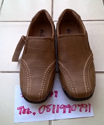 WEIERDUN รองเท้าหนังสภาพใหม่