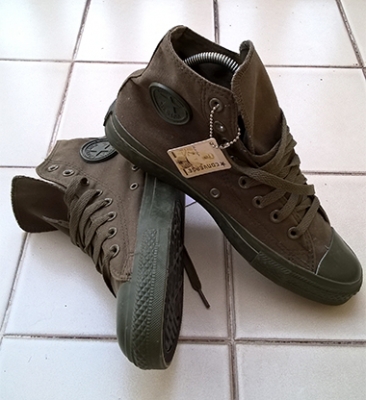 Converse หุ้มข้อสีเขียวขี้ม้า สภาพใหม่ Converse หุ้มข้อสีเขียวขี้ม้า สภาพใหม่