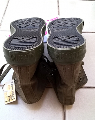 Converse หุ้มข้อสีเขียวขี้ม้า สภาพใหม่ Converse หุ้มข้อสีเขียวขี้ม้า สภาพใหม่