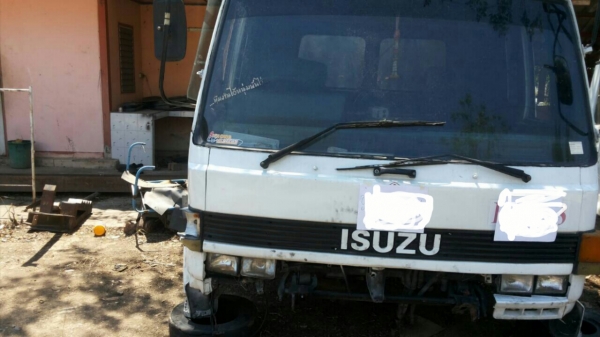 ขายด่วนครับ หัวเก๋ง 10 ล้อ HINO ISUZU MITSUBISHI ขายถูก 3 หัว