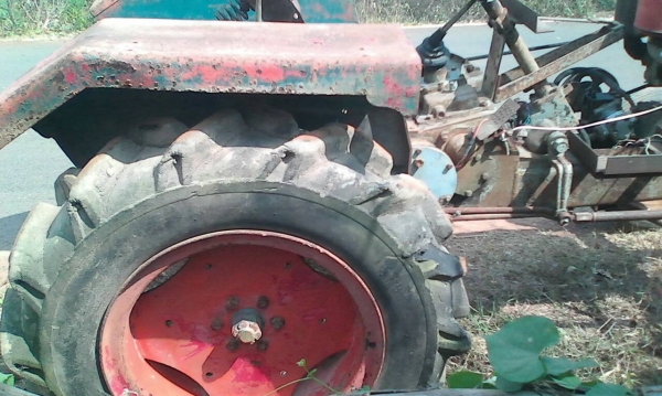 โครงรถไถนั่งขับสภาพดีพร้อมใช้ส่งใด้ครับตามตกลงกัน