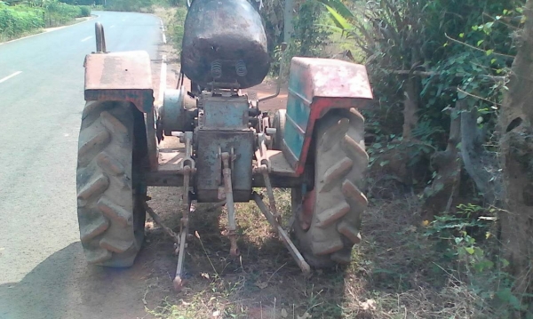 โครงรถไถนั่งขับสภาพดีพร้อมใช้ส่งใด้ครับตามตกลงกัน