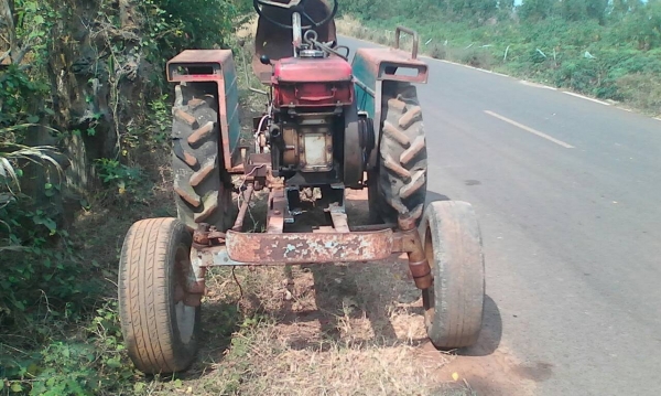 โครงรถไถนั่งขับสภาพดีพร้อมใช้ส่งใด้ครับตามตกลงกัน