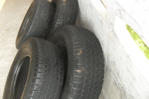 ยาง บริสโตน 265/70R15ปี13 สวยๆ 4 เส้น ราคา 3700 บาท