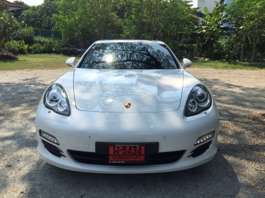 PORSCHE Panamera 3.0S Hybird ปี 2012 สภาพเหมือนพึ่งออกจากห้าง รถมือเดียวป้ายแดง ไมล์แท้ 32.xxx km อุปกรณ์ครบเอกสารพร้อมโอน