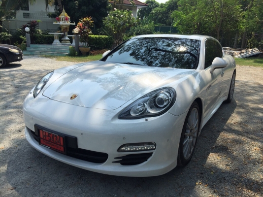 PORSCHE Panamera 3.0S Hybird ปี 2012 สภาพเหมือนพึ่งออกจากห้าง รถมือเดียวป้ายแดง ไมล์แท้ 32.xxx km อุปกรณ์ครบเอกสารพร้อมโอน