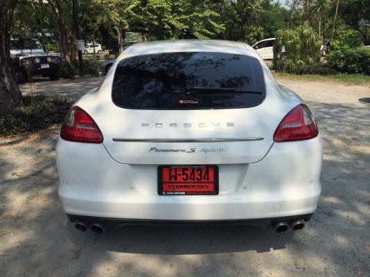 PORSCHE Panamera 3.0S Hybird ปี 2012 สภาพเหมือนพึ่งออกจากห้าง รถมือเดียวป้ายแดง ไมล์แท้ 32.xxx km อุปกรณ์ครบเอกสารพร้อมโอน
