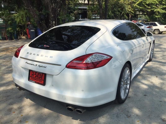 PORSCHE Panamera 3.0S Hybird ปี 2012 สภาพเหมือนพึ่งออกจากห้าง รถมือเดียวป้ายแดง ไมล์แท้ 32.xxx km อุปกรณ์ครบเอกสารพร้อมโอน
