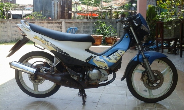 ขาย เทน่า NEW ฟ้าขาว ล้อแม็ก รถบ้านนอก ทะเบียนโอนขาย 6500 บาทครับ