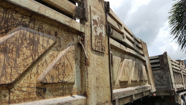 ขายหางพ่วง  สามมิต  2  เพลา. ปี 49  ( มีขาย 4 หาง. )   สนใจติดต่อ  081 - 6079515