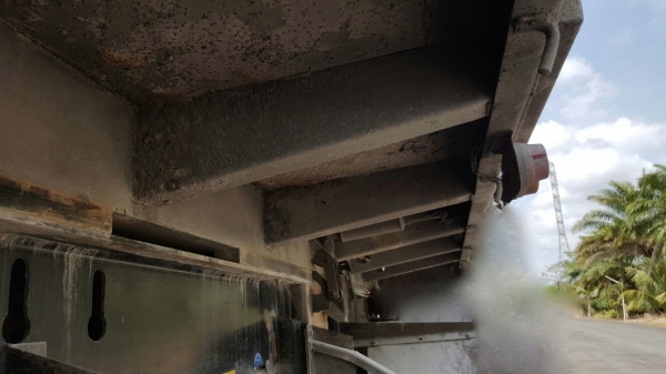 ขายหางพ่วง  สามมิต  2  เพลา. ปี 49  ( มีขาย 4 หาง. )   สนใจติดต่อ  081 - 6079515