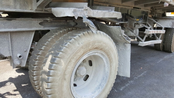 ขายหางพ่วง  สามมิต  2  เพลา. ปี 49  ( มีขาย 4 หาง. )   สนใจติดต่อ  081 - 6079515