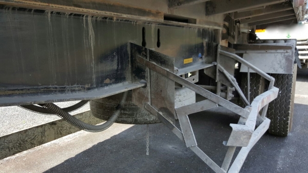 ขายหางพ่วง  สามมิต  2  เพลา. ปี 49  ( มีขาย 4 หาง. )   สนใจติดต่อ  081 - 6079515