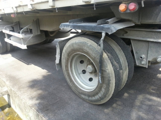 ขายหางพ่วง  สามมิต  2  เพลา. ปี 49  ( มีขาย 4 หาง. )   สนใจติดต่อ  081 - 6079515