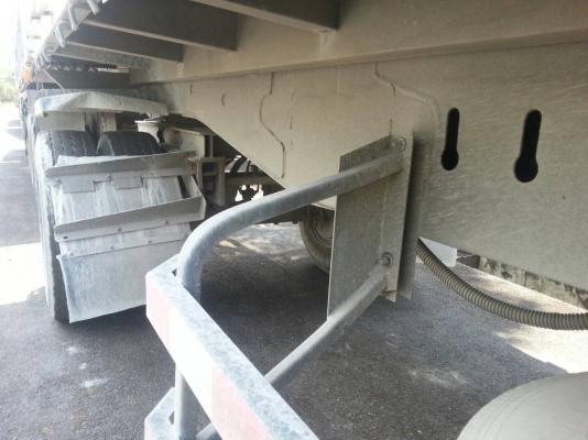 ขายหางพ่วง  สามมิต  2  เพลา. ปี 49  ( มีขาย 4 หาง. )   สนใจติดต่อ  081 - 6079515