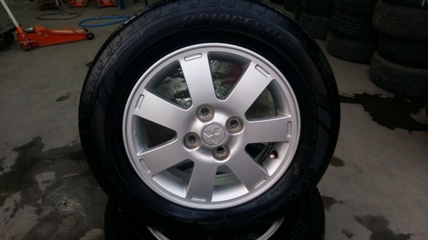 ขายล้อแม็กmitsu mirage 14"พร้อมยางปี15  สนใจติดต่อ ตาเล็ก ล้อและยาง 081-3747940