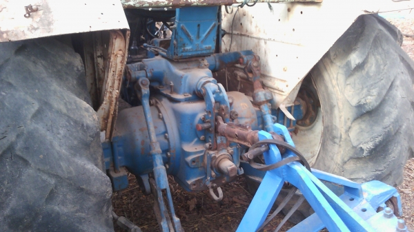 ขายรถไถฟอร์ด  6610  พร้อมพร้อมใช้  พร้อมโอน  ราคาคุยกันได้  ขายได้ขายเลย