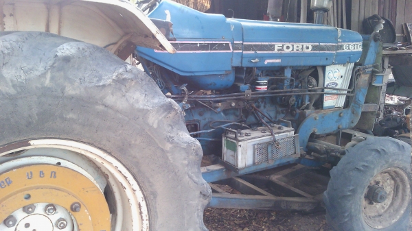 ขายรถไถฟอร์ด  6610  พร้อมพร้อมใช้  พร้อมโอน  ราคาคุยกันได้  ขายได้ขายเลย