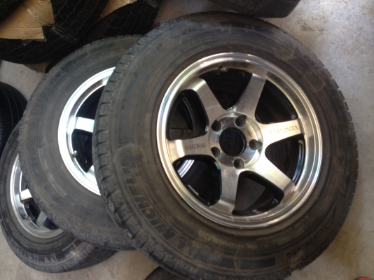 ขายล้อแม็กก้านยก 15 5 รู 114 พร้อมยาง Michelin 215 70 15 ดอกยังหนาๆ 7900
