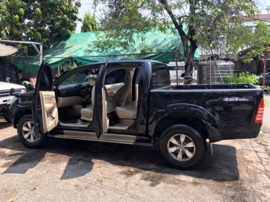 ขายวีโก้ตัวสูงสีดำ ปี 05 ออโต้4x4 เครื่องดีเซล 3000 ตัว G ท็อปสุด ขายวีโก้ตัวสูงสีดำ ปี 05 ออโต้4x4 เครื่องดีเซล 3000 ตัว G ท็อปสุด