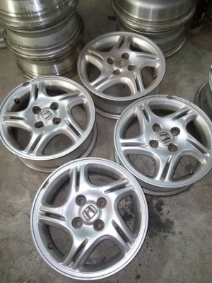 แม๊กขอบ 14 ยี่ห้อ HONDA ชุด 4 วง  tel.081-427-3941 ไอดีไลน์ 0814273941