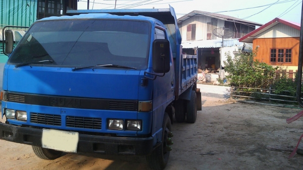 6ล้อดั้มดิน5คิว ISUZU KS-110 แรง ฝาขาว เครื่อง/เกียร์ เดิม แรงดี ปั้มอ่อน ช่วงล่างใหญ่ Fหน้า-หลัง พ.พาวเวอร์ หัวNPRลงเล่ม ดั้มเหล็ก3.70ม.ยิงหน้า ยาง8.25/16 เล่มทะเบียน ภาษีเต็ม ตามสภาพ **ขาย ISUZU KS-110 แรง ฝาขาว 6ล้อดั้มดิน5คิว ช่ว