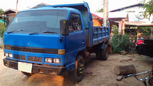 6ล้อดั้มดิน5คิว ISUZU KS-110 แรง ฝาขาว เครื่อง/เกียร์ เดิม แรงดี ปั้มอ่อน ช่วงล่างใหญ่ Fหน้า-หลัง พ.พาวเวอร์ หัวNPRลงเล่ม ดั้มเหล็ก3.70ม.ยิงหน้า ยาง8.25/16 เล่มทะเบียน ภาษีเต็ม ตามสภาพ **ขาย ISUZU KS-110 แรง ฝาขาว 6ล้อดั้มดิน5คิว ช่ว