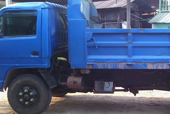 6ล้อดั้มดิน5คิว ISUZU KS-110 แรง ฝาขาว เครื่อง/เกียร์ เดิม แรงดี ปั้มอ่อน ช่วงล่างใหญ่ Fหน้า-หลัง พ.พาวเวอร์ หัวNPRลงเล่ม ดั้มเหล็ก3.70ม.ยิงหน้า ยาง8.25/16 เล่มทะเบียน ภาษีเต็ม ตามสภาพ **ขาย ISUZU KS-110 แรง ฝาขาว 6ล้อดั้มดิน5คิว ช่ว