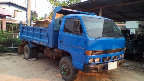 6ล้อดั้มดิน5คิว ISUZU KS-110 แรง ฝาขาว เครื่อง/เกียร์ เดิม แรงดี ปั้มอ่อน ช่วงล่างใหญ่ Fหน้า-หลัง พ.พาวเวอร์ หัวNPRลงเล่ม ดั้มเหล็ก3.70ม.ยิงหน้า ยาง8.25/16 เล่มทะเบียน ภาษีเต็ม ตามสภาพ **ขาย ISUZU KS-110 แรง ฝาขาว 6ล้อดั้มดิน5คิว ช่ว