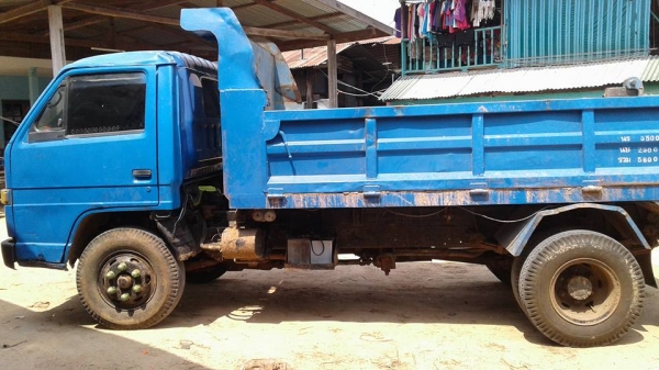 6ล้อดั้มดิน5คิว ISUZU KS-110 แรง ฝาขาว เครื่อง/เกียร์ เดิม แรงดี ปั้มอ่อน ช่วงล่างใหญ่ Fหน้า-หลัง พ.พาวเวอร์ หัวNPRลงเล่ม ดั้มเหล็ก3.70ม.ยิงหน้า ยาง8.25/16 เล่มทะเบียน ภาษีเต็ม ตามสภาพ **ขาย ISUZU KS-110 แรง ฝาขาว 6ล้อดั้มดิน5คิว ช่ว