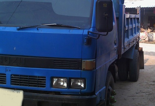 6ล้อดั้มดิน5คิว ISUZU KS-110 แรง ฝาขาว เครื่อง/เกียร์ เดิม แรงดี ปั้มอ่อน ช่วงล่างใหญ่ Fหน้า-หลัง พ.พาวเวอร์ หัวNPRลงเล่ม ดั้มเหล็ก3.70ม.ยิงหน้า ยาง8.25/16 เล่มทะเบียน ภาษีเต็ม ตามสภาพ **ขาย ISUZU KS-110 แรง ฝาขาว 6ล้อดั้มดิน5คิว ช่ว