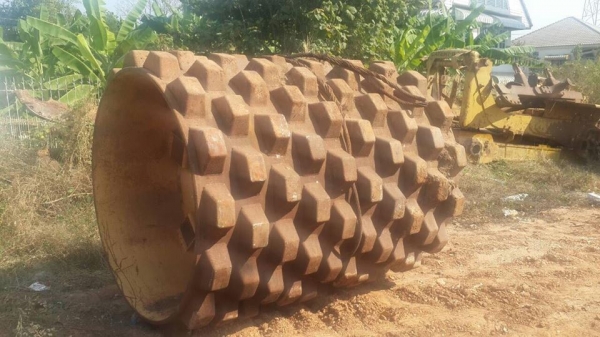 ขายล้อรถบด DYNAPAC รุ่นCA251 และลงได้อีกหลายรุ่นครับ