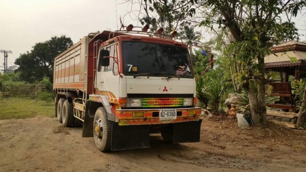 ขายรถ10ล้อ ดั้ม2เพลา FN528 เครื่อง6D17 เทอร์โบอินเตอร์ 260แรง รถสวยพร้อมใช้งาน เอกสารพร้อมโอน สนใจโทร 090-8588220คุณนะ 093-3258446คุณบิว หรือเข้าดูสินค้าอื่นๆได้ที่ www.truck.in.th/498 หรือเพจFacebook ณรงค์ ซื้อขายรถมือสอง (เว็บไซต์ส่วนตัว) หรือFacebook ค