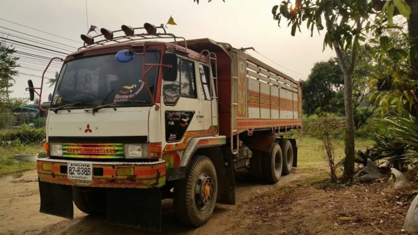 ขายรถ10ล้อ ดั้ม2เพลา FN528 เครื่อง6D17 เทอร์โบอินเตอร์ 260แรง รถสวยพร้อมใช้งาน เอกสารพร้อมโอน สนใจโทร 090-8588220คุณนะ 093-3258446คุณบิว หรือเข้าดูสินค้าอื่นๆได้ที่ www.truck.in.th/498 หรือเพจFacebook ณรงค์ ซื้อขายรถมือสอง (เว็บไซต์ส่วนตัว) หรือFacebook ค