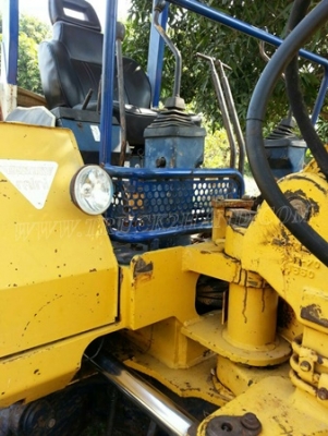 รถแบคโฮ ยี่ห้อโคมัตซุ รุ่น PC40 รุ่น 6