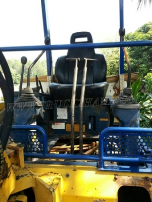 รถแบคโฮ ยี่ห้อโคมัตซุ รุ่น PC40 รุ่น 6