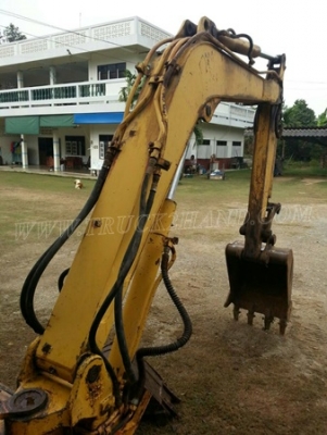 รถแบคโฮ ยี่ห้อโคมัตซุ รุ่น PC40 รุ่น 6