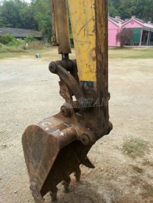 รถแบคโฮ ยี่ห้อโคมัตซุ รุ่น PC40 รุ่น 6