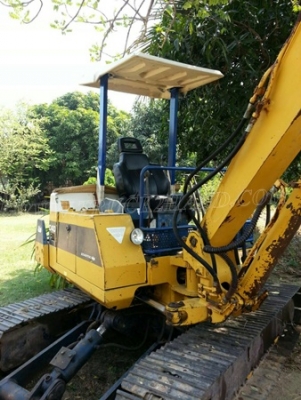 รถแบคโฮ ยี่ห้อโคมัตซุ รุ่น PC40 รุ่น 6