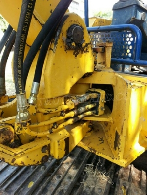 รถแบคโฮ ยี่ห้อโคมัตซุ รุ่น PC40 รุ่น 6