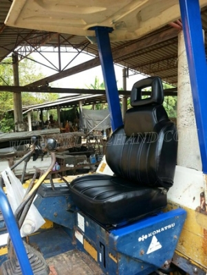 รถแบคโฮ ยี่ห้อโคมัตซุ รุ่น PC40 รุ่น 6